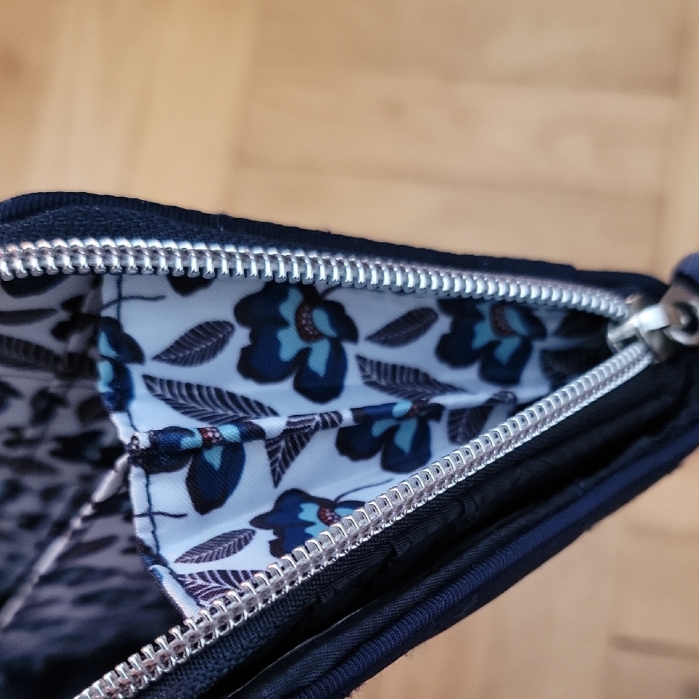 VERA BRADLEY/TURNLOCK WALLET/NAVY - Picture 8 of 11